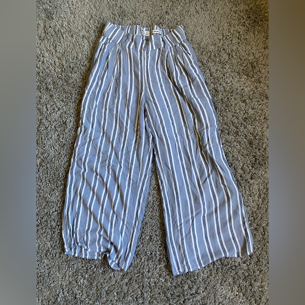 Women’s small Hollister Flowy pants